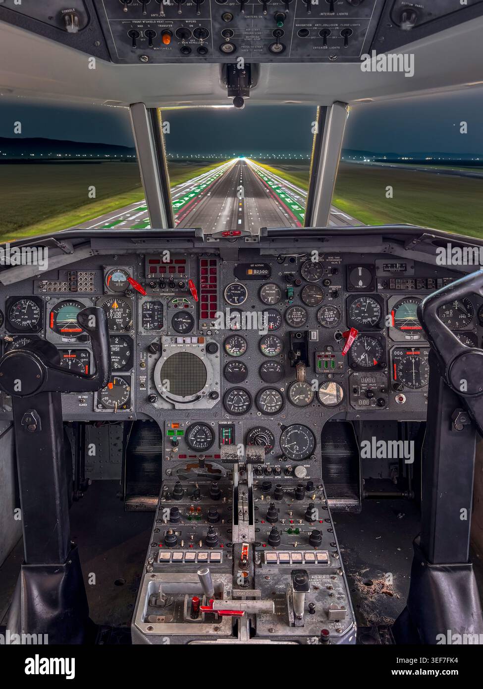 Falcon 20 cockpit hi-res stock photography and images - Alamy