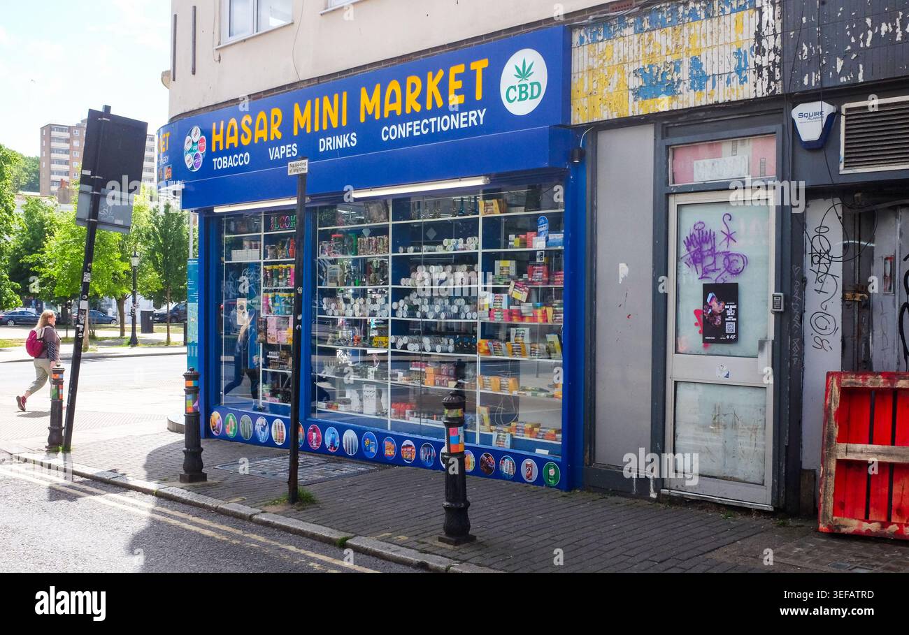 vape shop london road brighton Vape shop exterior hi-res stock photography and images