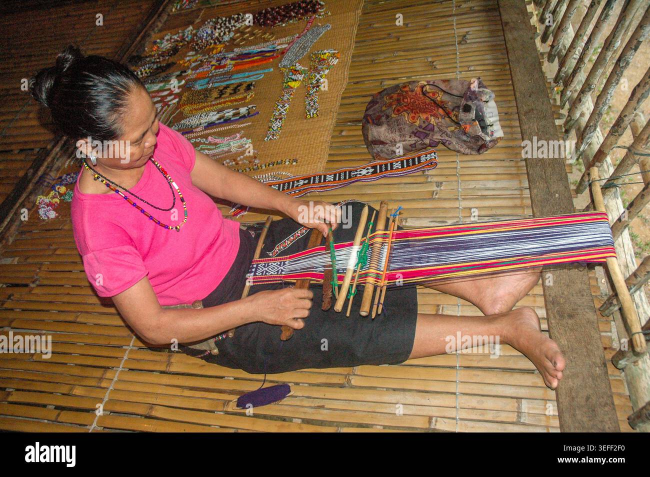 Rungus woman weaving colorful belt in Rungus longhouse, Bavanggazo ...