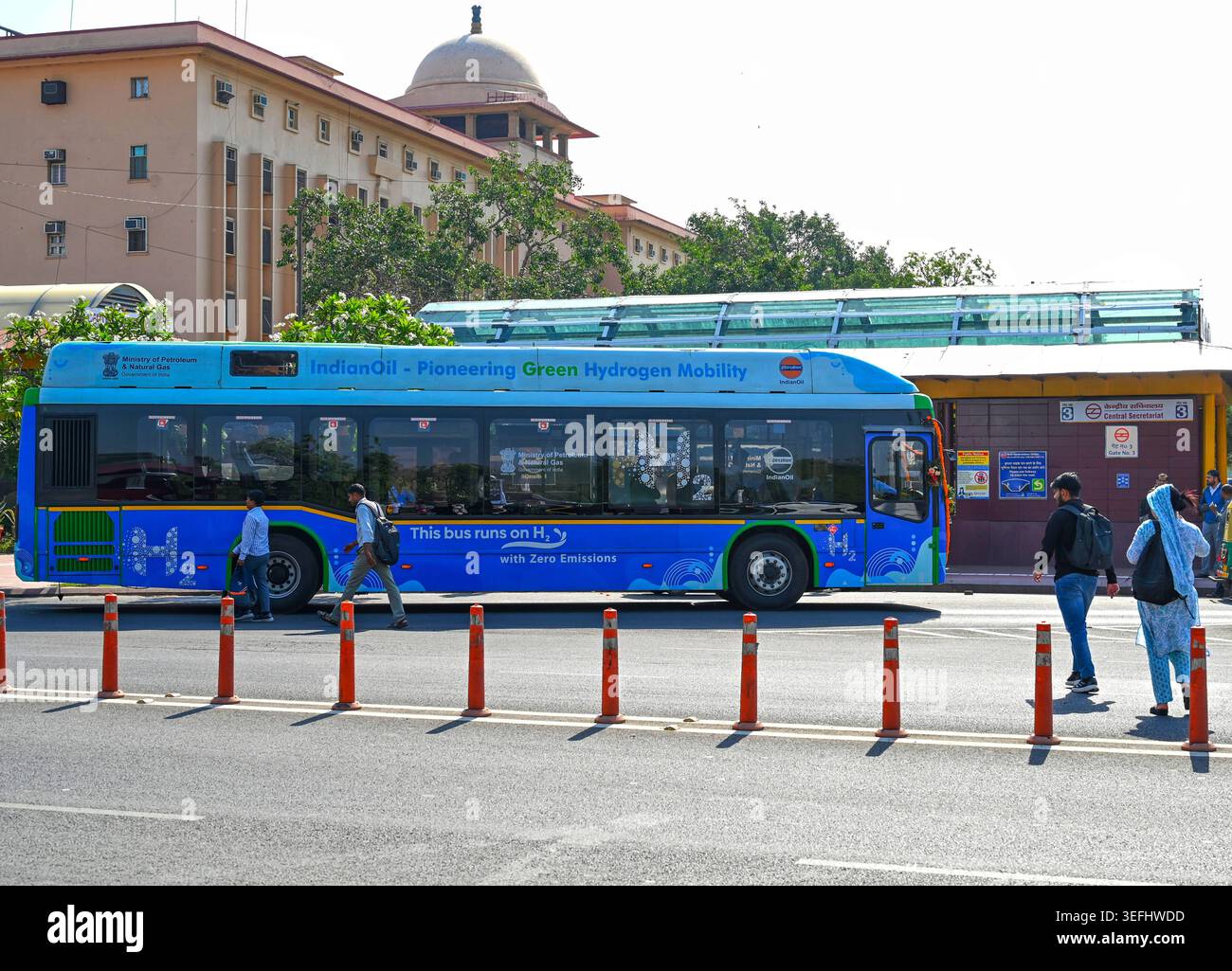 Dmrc Photo Gallery NEW DELHI, INDIA - MAY 15: A hydrogen-powered shuttle bus launched by ...