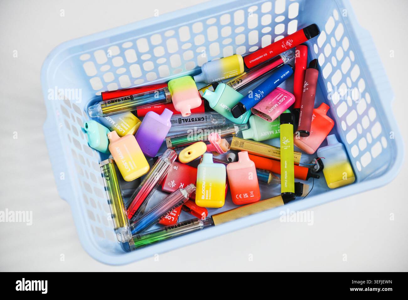 Disposable vape bin hi-res stock photography and images