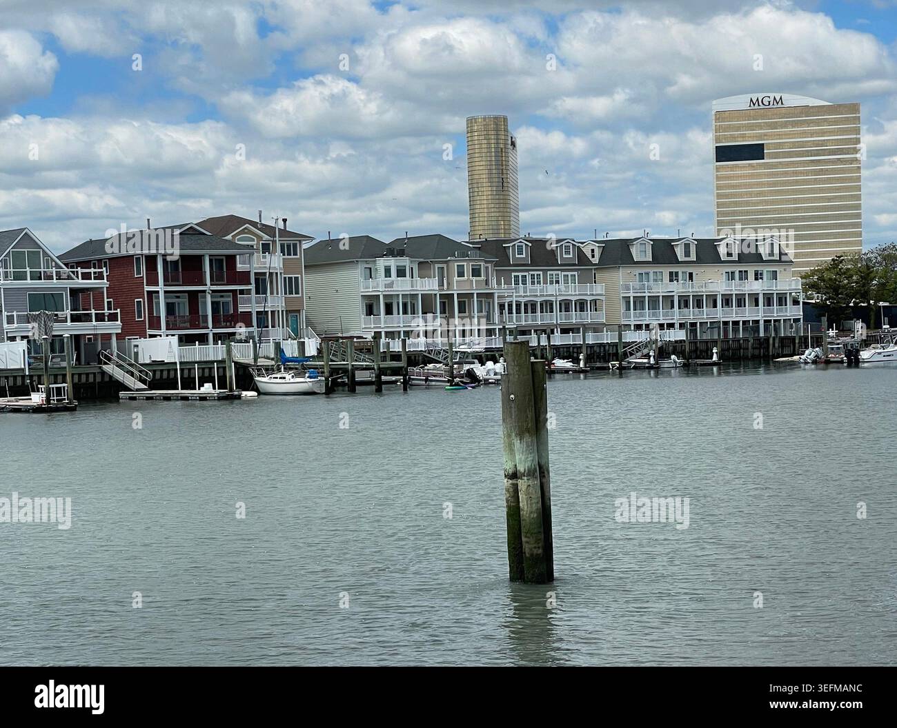 Photo by: STRF/STAR MAX/IPx 2026 5/15/26 Luxury waterfront homes and ...