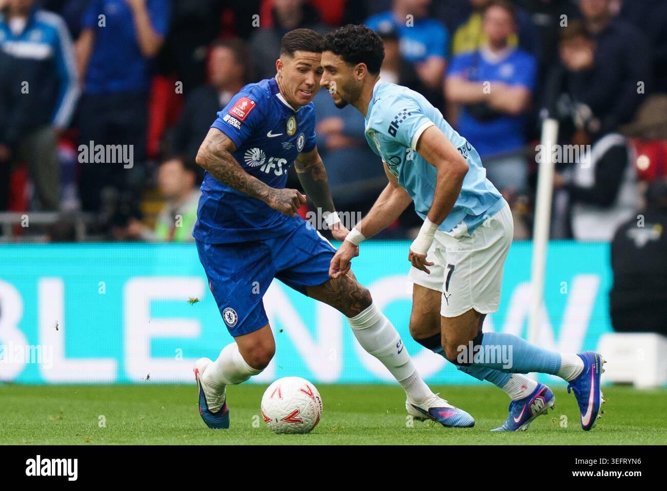 Omar Marmoush of Manchester City under pressure from Enzo Fernández of ...