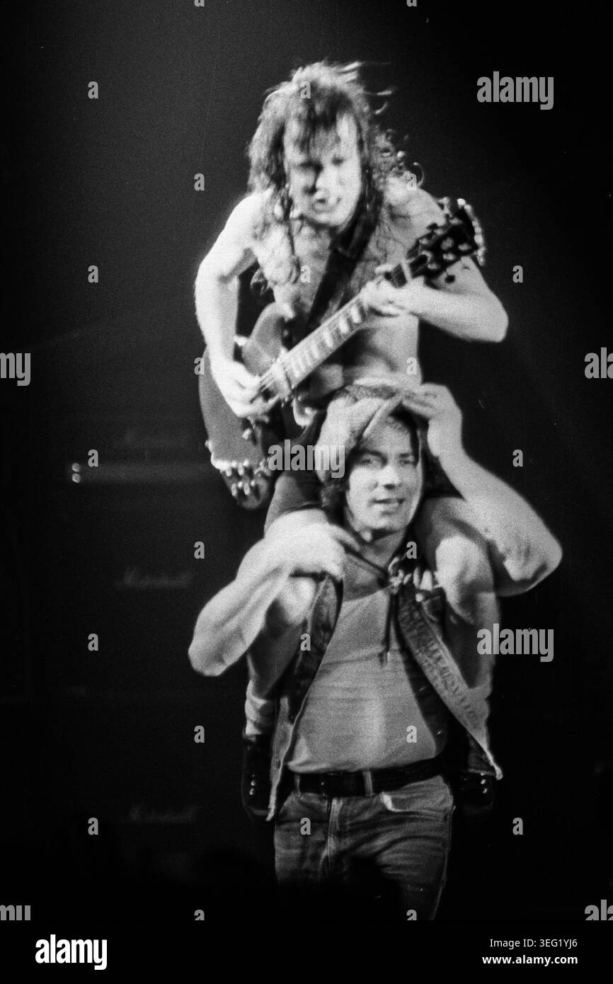 Brian johnson, angus young ac dc Black and White Stock Photos