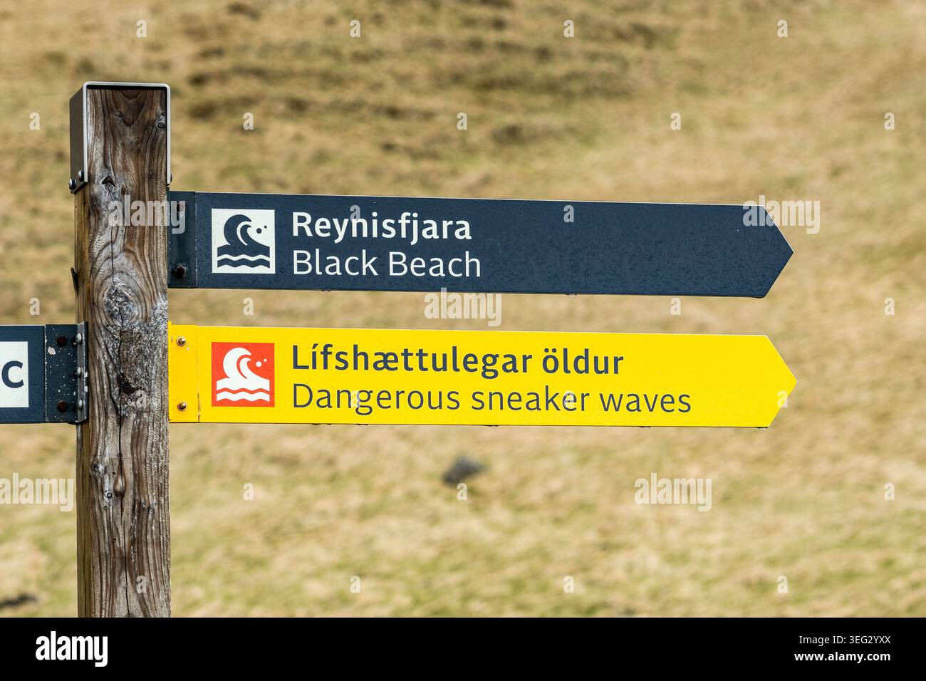 Sneaker waves sign hi-res stock photography and images - Alamy