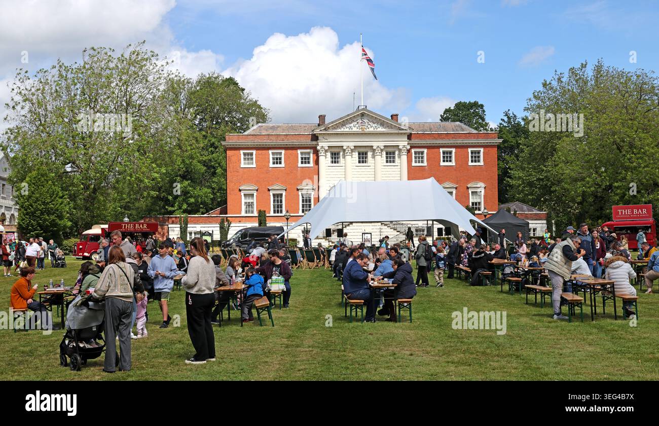 Family crowds enjoy Warrington Food & Drink Festival on Town Hall lawn, Bank Park, in spring sunshine on Sunday 17/05/2026 Stock Photo