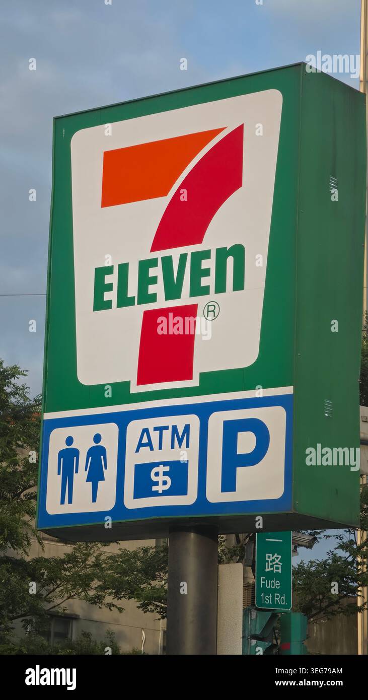 7 eleven sign hi-res stock photography and images - Alamy