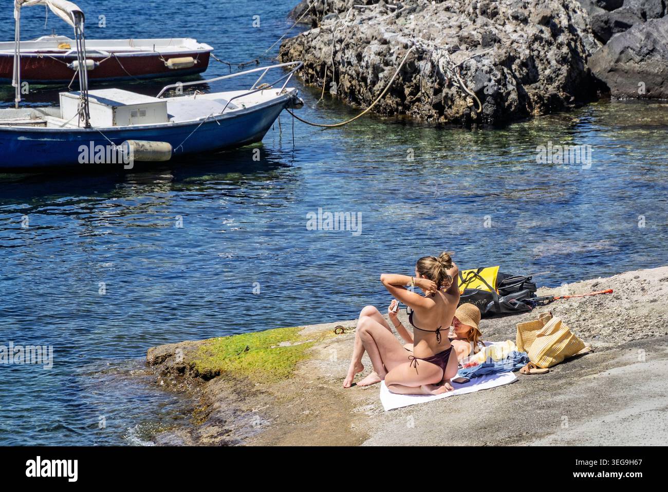 Two young women in bikinis hi-res stock photography and images - Alamy