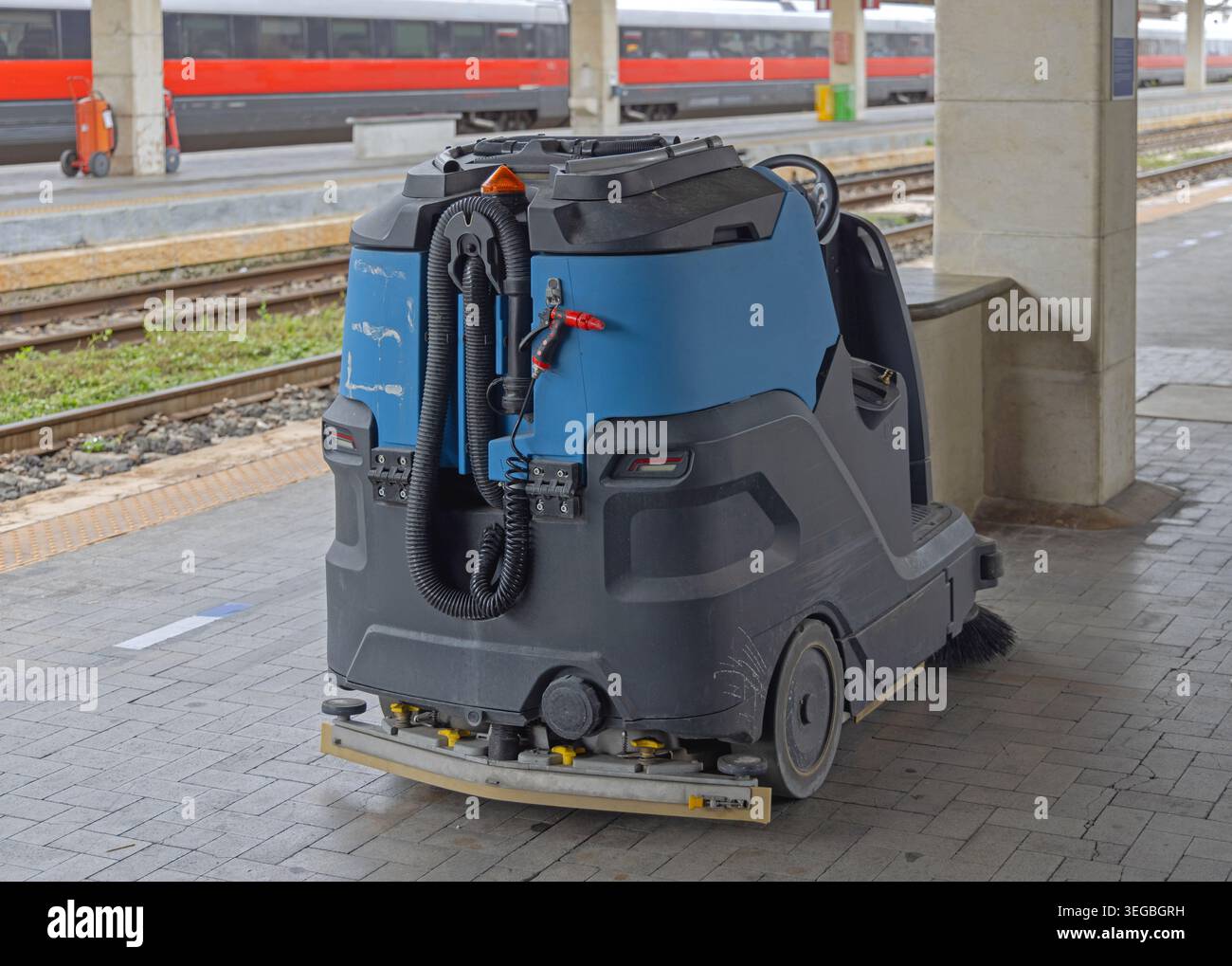 Train Container Sweeper Train scrubber hi-res stock photography and images - Alamy