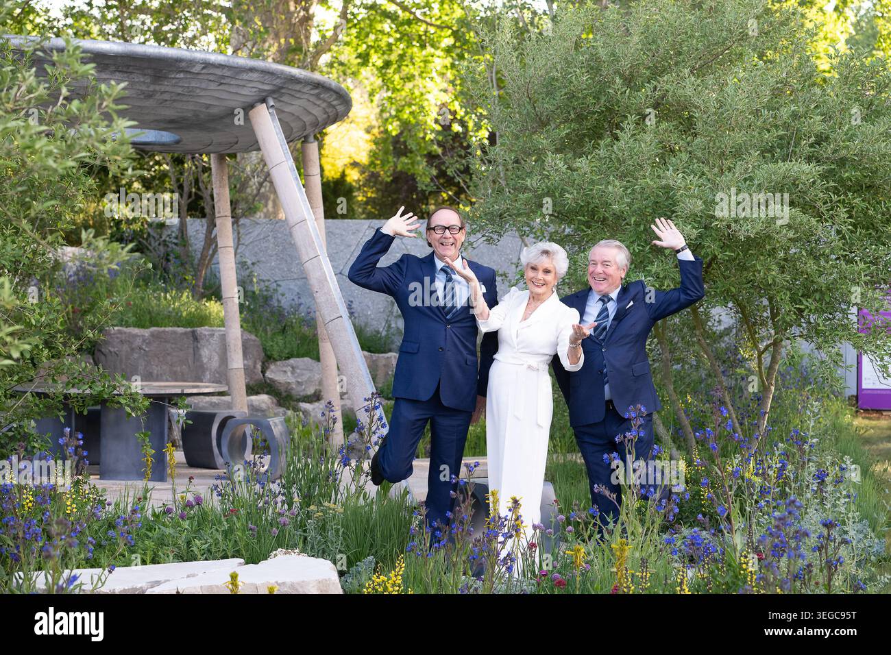 chelsea-london-uk-18th-may-2026-angela-rippon-recreates-her-iconic