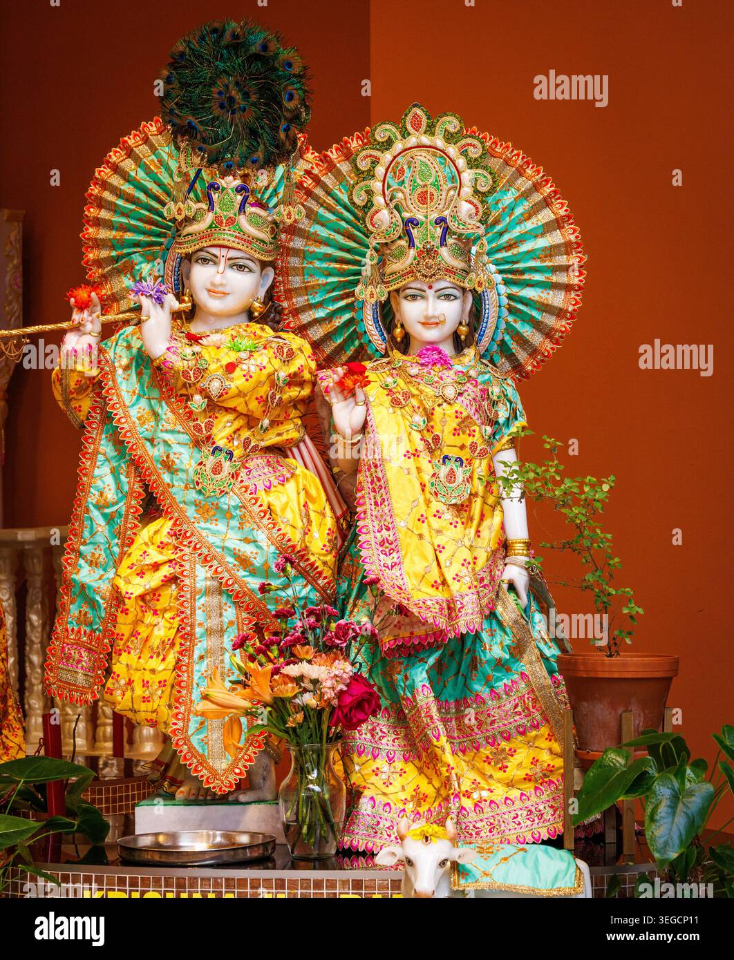 indian-couple-in-traditional-attire-hi-res-stock-photography-and-images
