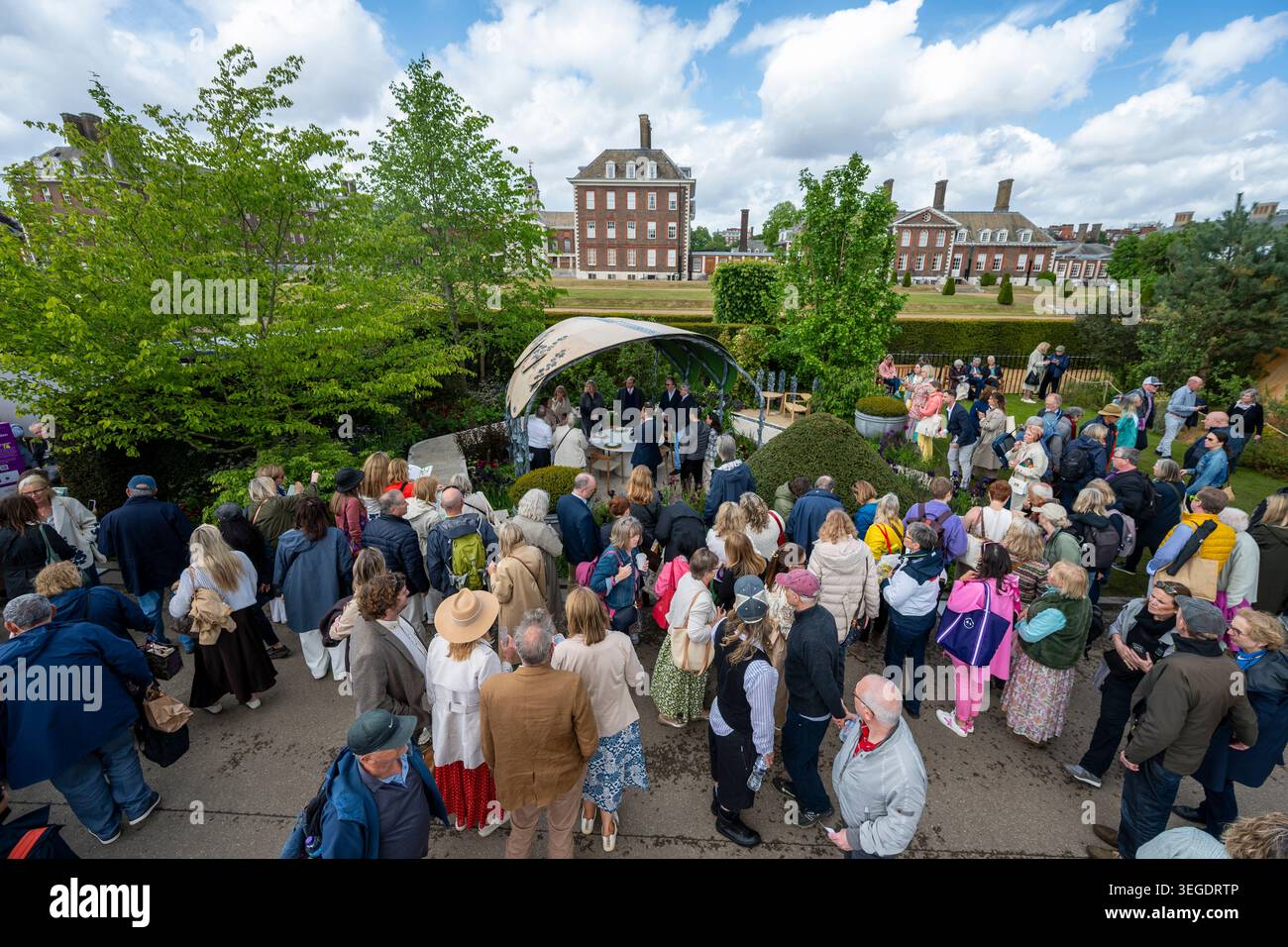 Stephen Colfer Rhs London, UK. 19 May 2026. Thousands of visitors by The Boodles Garden ...