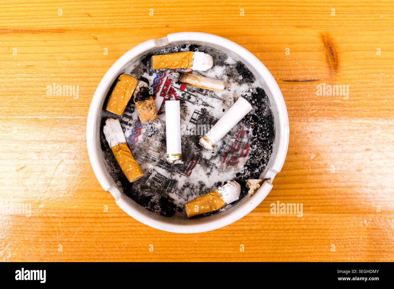 Ashtray from above hi-res stock photography and images
