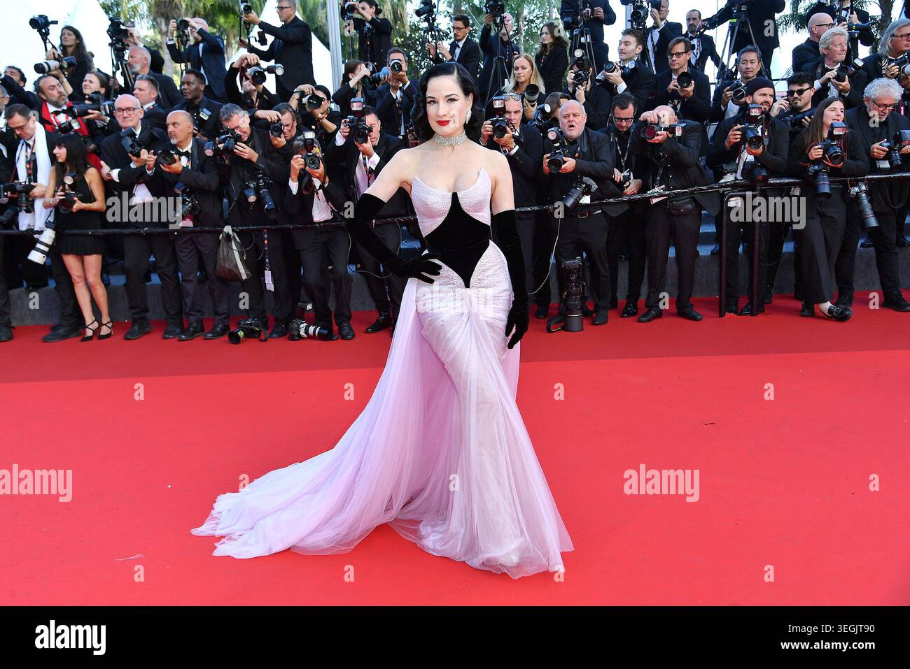 dita von teese sheer dress Clutch bag dita von teese hi-res stock photography and images