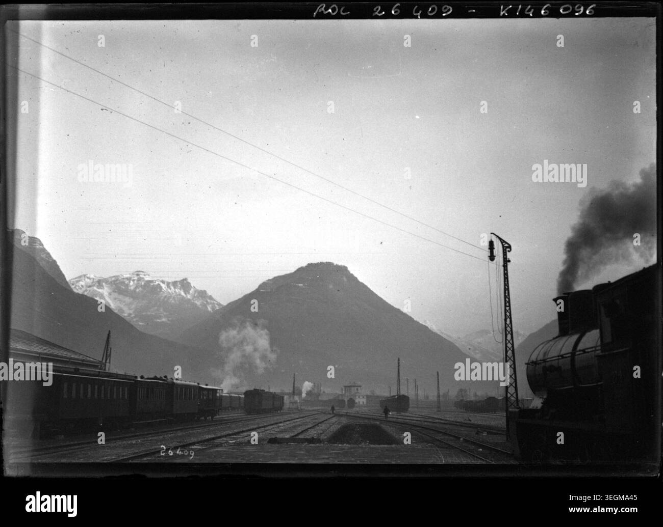 Press photograph 1913 train italy hi-res stock photography and images ...