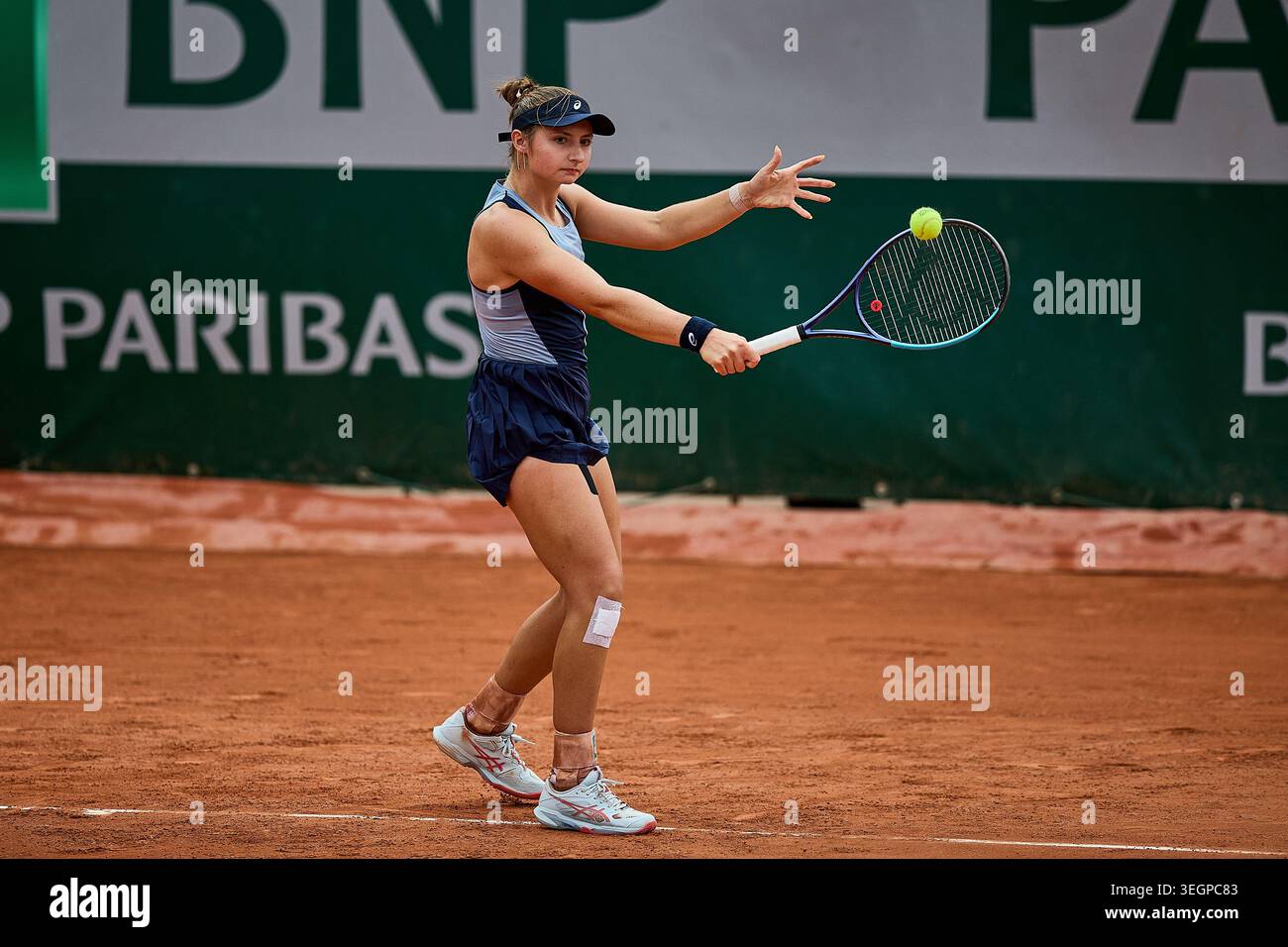 Paris, Ile-De-France, France. 20th May, 2026. Mary Stoiana of United States returns with backhand to Matilde Jorge of Portugal during the French Open at Roland Garros - Tennis Grand Slam, 20.5.2026 in Paris (Roland Garros), France - Photo: Mathias Schulz (Credit Image: © Mathias Schulz/ZUMA Press Wire) EDITORIAL USAGE ONLY! Not for Commercial USAGE! Stock Photo
