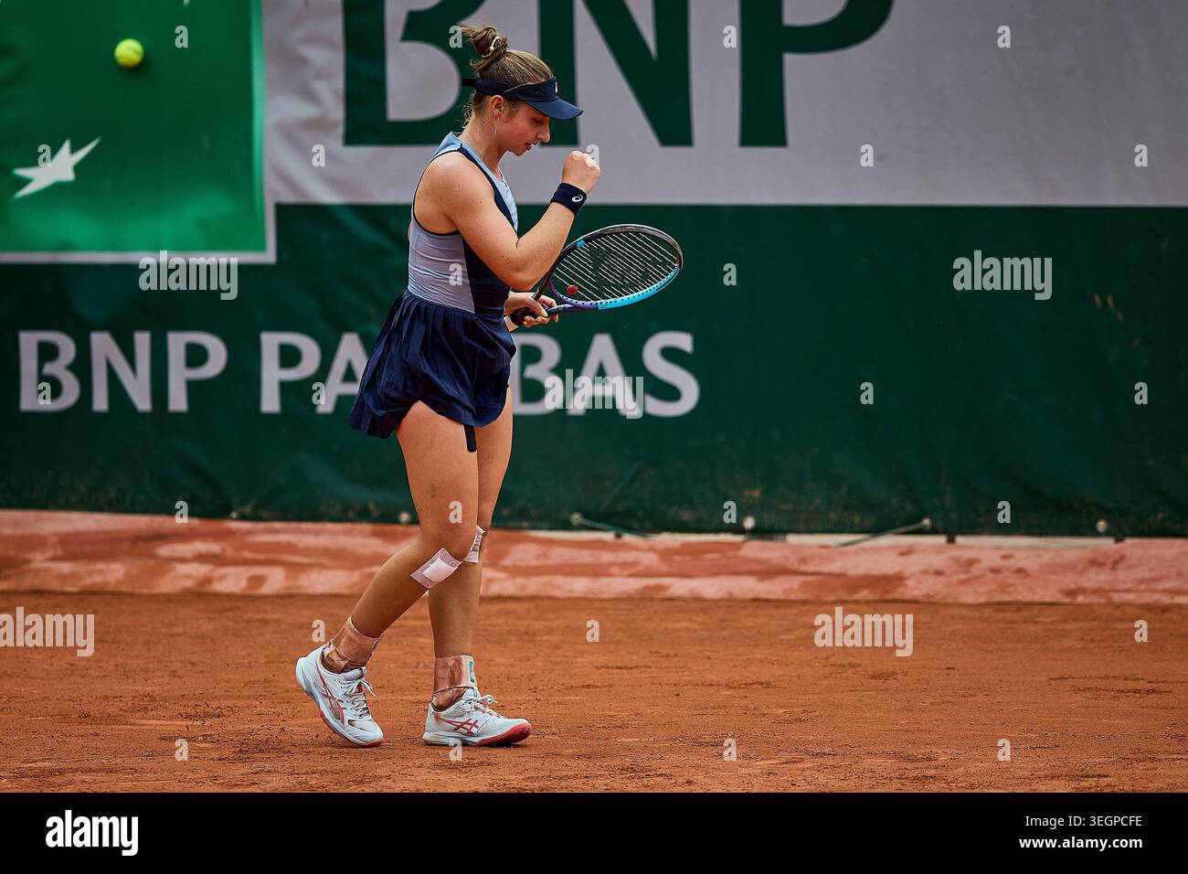 Paris, Ile-De-France, France. 20th May, 2026. Mary Stoiana of United States reacts with clenched fist during her Match against Matilde Jorge of Portugal during the French Open at Roland Garros - Tennis Grand Slam, 20.5.2026 in Paris (Roland Garros), France - Photo: Mathias Schulz (Credit Image: © Mathias Schulz/ZUMA Press Wire) EDITORIAL USAGE ONLY! Not for Commercial USAGE! Stock Photo