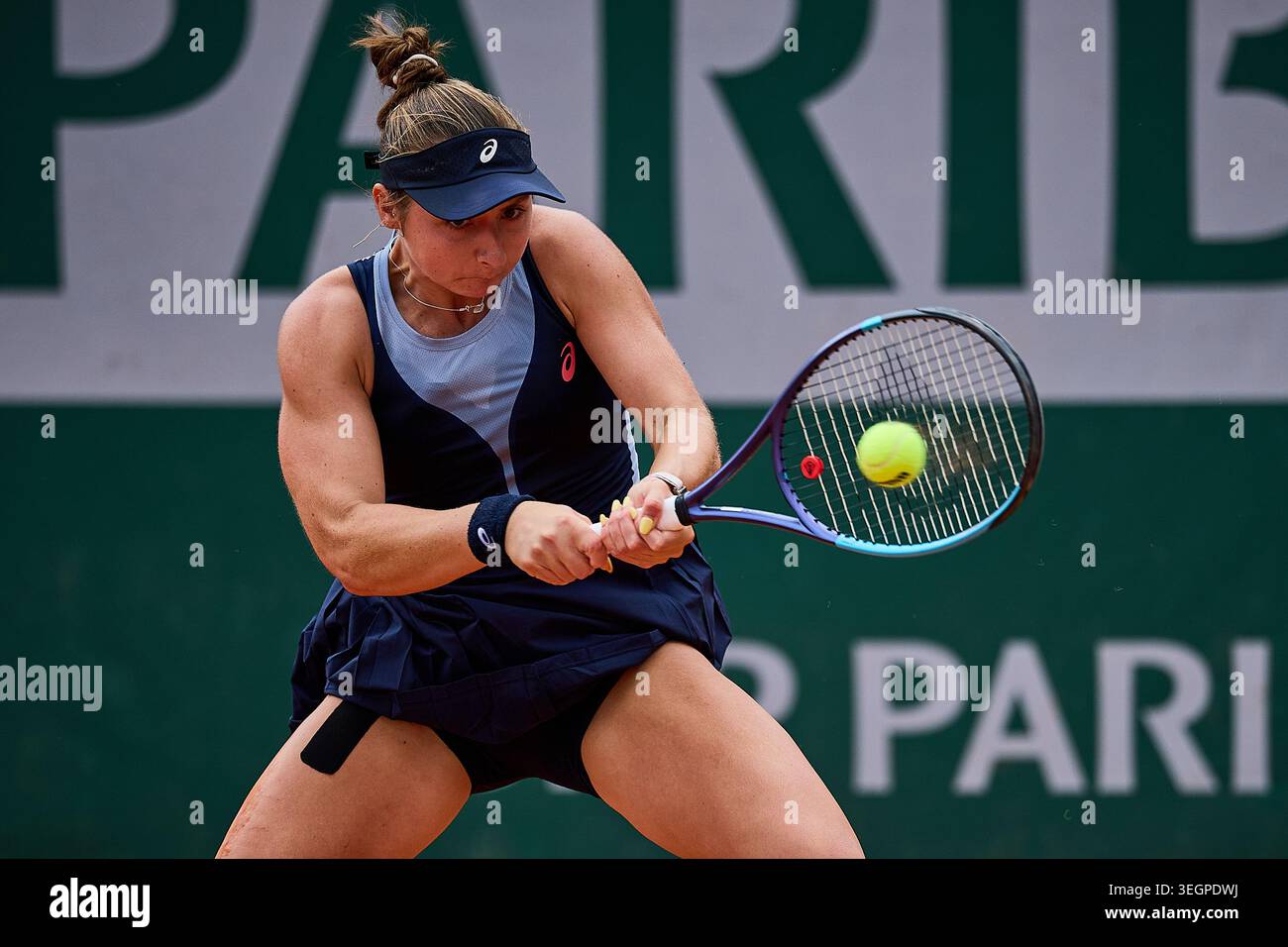 Paris, Ile-De-France, France. 20th May, 2026. Mary Stoiana of United States returns with backhand to Matilde Jorge of Portugal during the French Open at Roland Garros - Tennis Grand Slam, 20.5.2026 in Paris (Roland Garros), France - Photo: Mathias Schulz (Credit Image: © Mathias Schulz/ZUMA Press Wire) EDITORIAL USAGE ONLY! Not for Commercial USAGE! Stock Photo