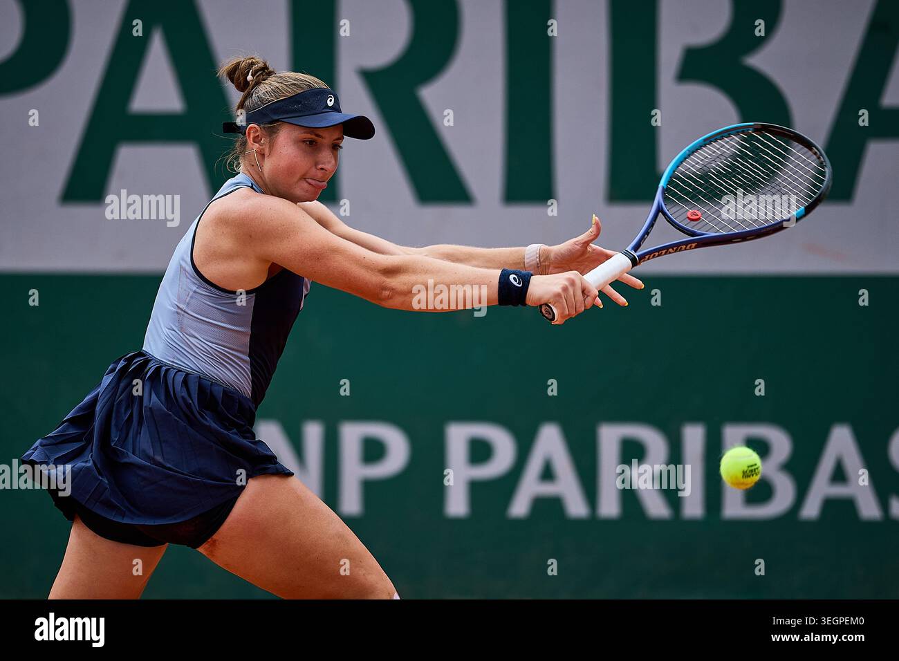 Paris, Ile-De-France, France. 20th May, 2026. Mary Stoiana of United States returns with backhand to Matilde Jorge of Portugal during the French Open at Roland Garros - Tennis Grand Slam, 20.5.2026 in Paris (Roland Garros), France - Photo: Mathias Schulz (Credit Image: © Mathias Schulz/ZUMA Press Wire) EDITORIAL USAGE ONLY! Not for Commercial USAGE! Stock Photo