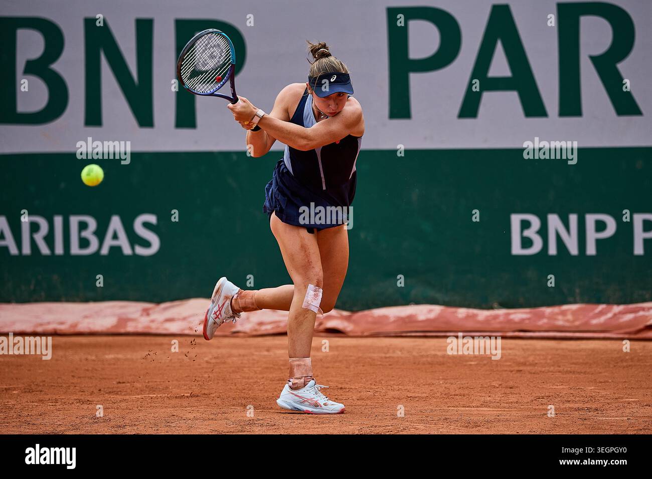Paris, Ile-De-France, France. 20th May, 2026. Mary Stoiana of United States returns with backhand to Matilde Jorge of Portugal during the French Open at Roland Garros - Tennis Grand Slam, 20.5.2026 in Paris (Roland Garros), France - Photo: Mathias Schulz (Credit Image: © Mathias Schulz/ZUMA Press Wire) EDITORIAL USAGE ONLY! Not for Commercial USAGE! Stock Photo