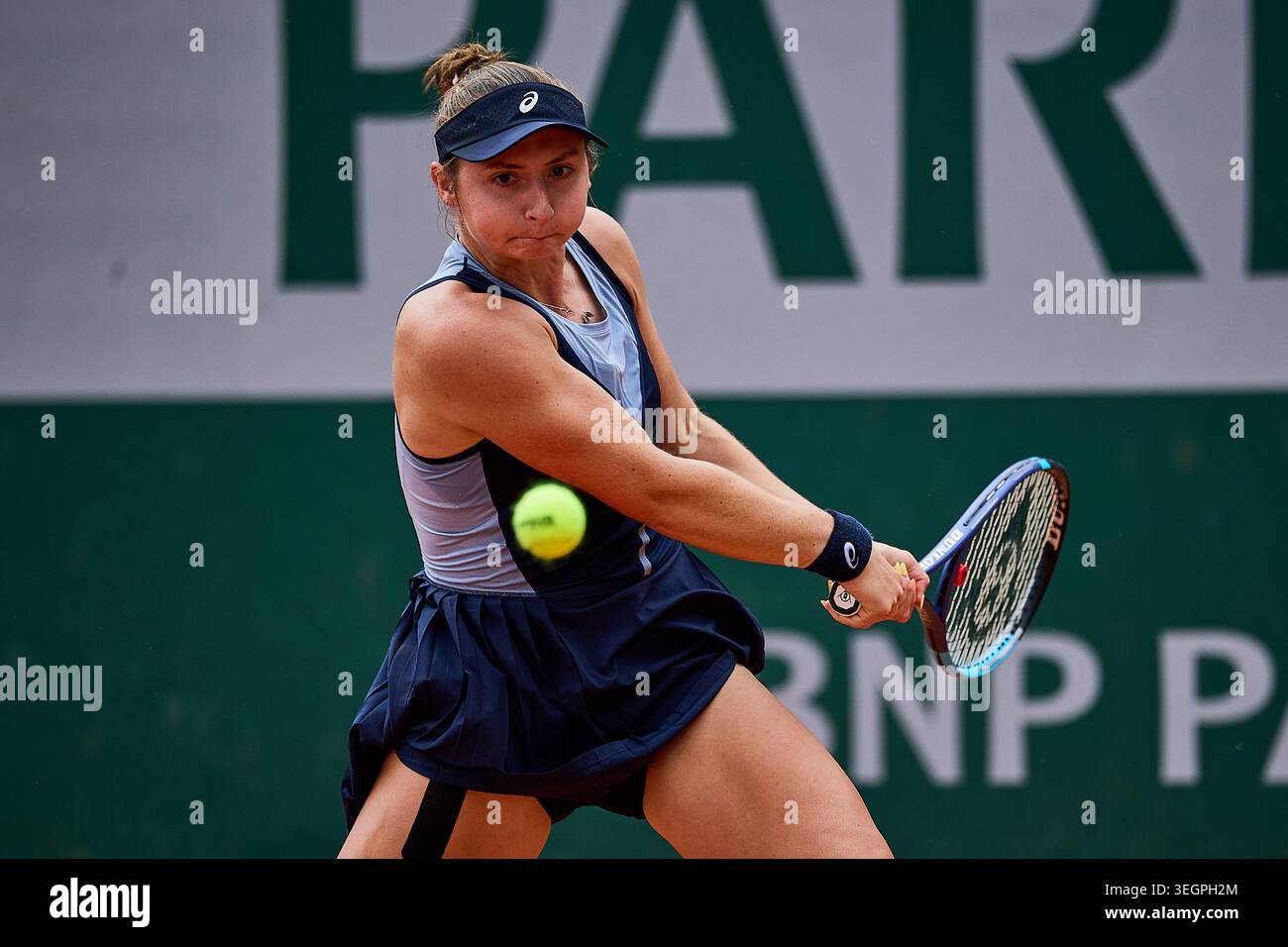 Paris, Ile-De-France, France. 20th May, 2026. Mary Stoiana of United States returns with backhand to Matilde Jorge of Portugal during the French Open at Roland Garros - Tennis Grand Slam, 20.5.2026 in Paris (Roland Garros), France - Photo: Mathias Schulz (Credit Image: © Mathias Schulz/ZUMA Press Wire) EDITORIAL USAGE ONLY! Not for Commercial USAGE! Stock Photo