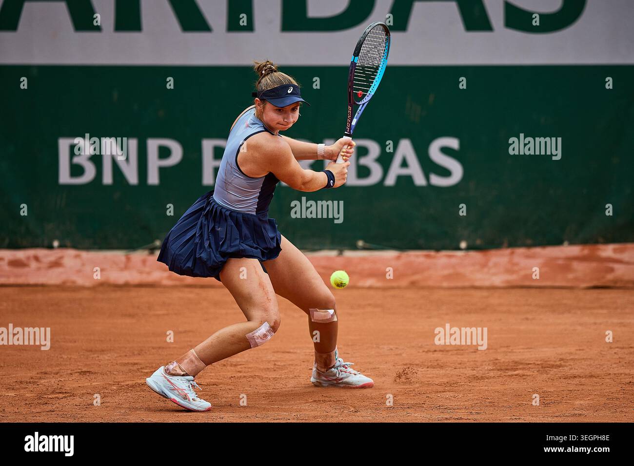 Paris, Ile-De-France, France. 20th May, 2026. Mary Stoiana of United States returns with backhand to Matilde Jorge of Portugal during the French Open at Roland Garros - Tennis Grand Slam, 20.5.2026 in Paris (Roland Garros), France - Photo: Mathias Schulz (Credit Image: © Mathias Schulz/ZUMA Press Wire) EDITORIAL USAGE ONLY! Not for Commercial USAGE! Stock Photo