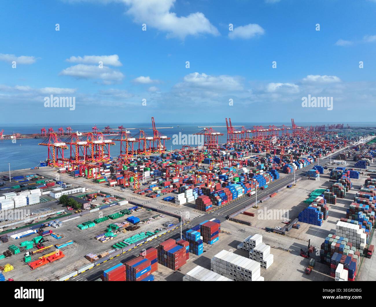 Shuttle Container Port A container ship docks at Rizhao Port in east China's Shandong Province ...