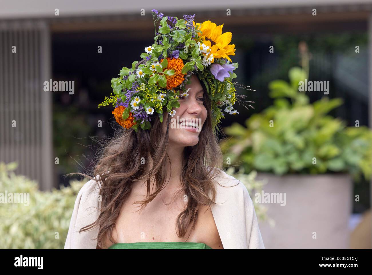 A model poses with a floral head dress at the RHS Chelsea Flower Show ...