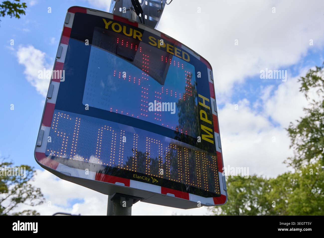 An Elan City speed indicator device (SID) displaying a “slow down” warning to a speeding driver on a UK roadside, used to improve road safety and enco Stock Photo