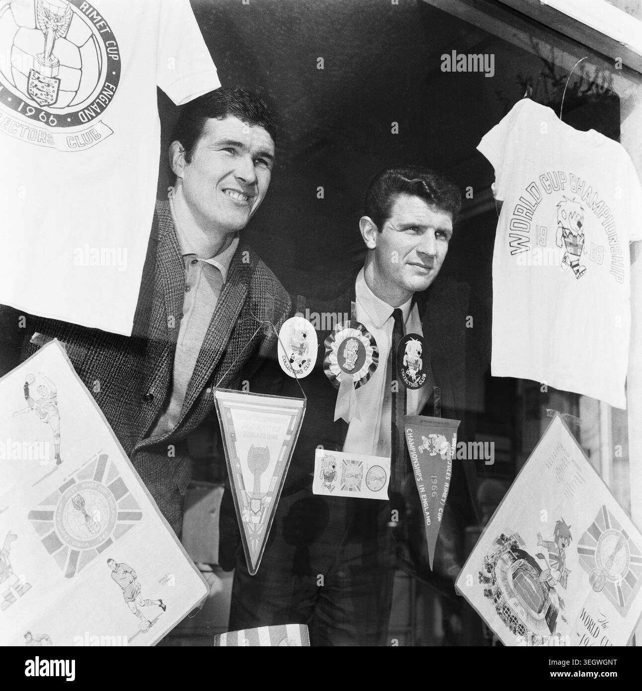 Brian Rivals Liverpool football captain Ron Yeats and Brian Labone, captain of ...
