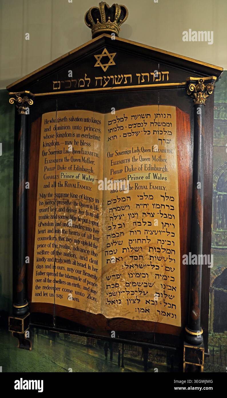Jewish synagogue prayer board showing Prayer for the Royal Family in Leeds, West Yorkshire, England, UK. Stock Photo