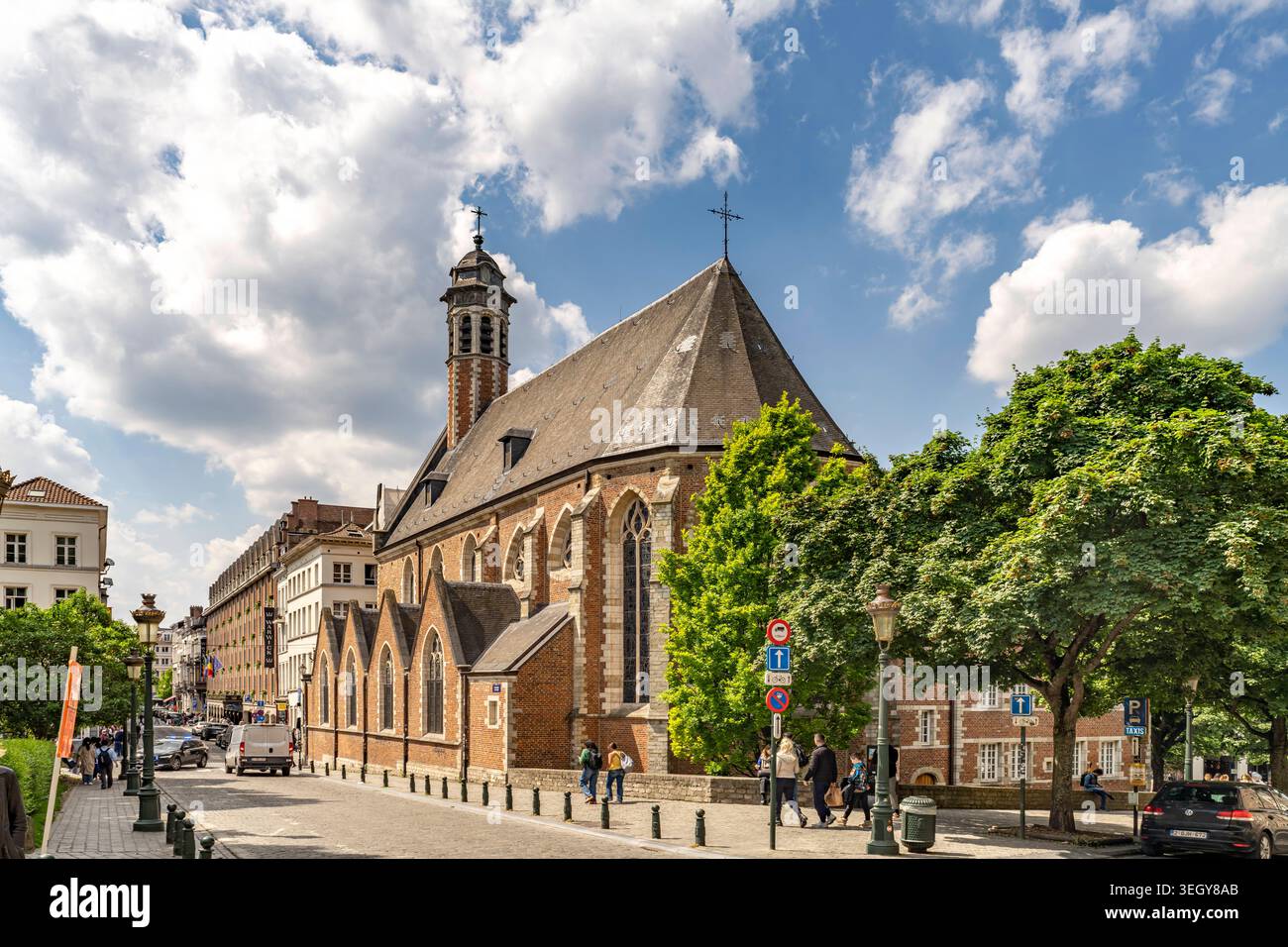 UTRILLO、L'EGLISE SAINTA-MARIE、海外版超希少レゾネ Eglise sainte marie madeleine hi-res stock photography and images