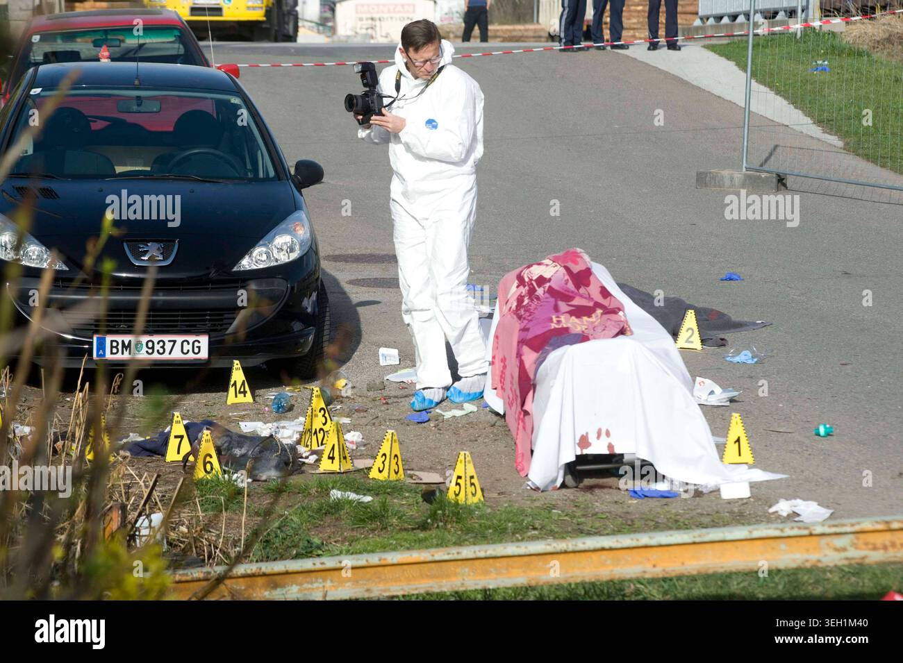 securing evidence in case of a murder, forensics in police work ...