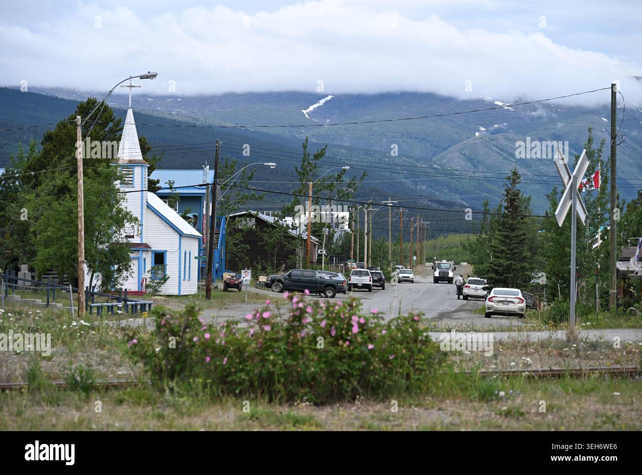 03 July 2025, Canada, Carcross: Street scene in Carcross, a small town ...