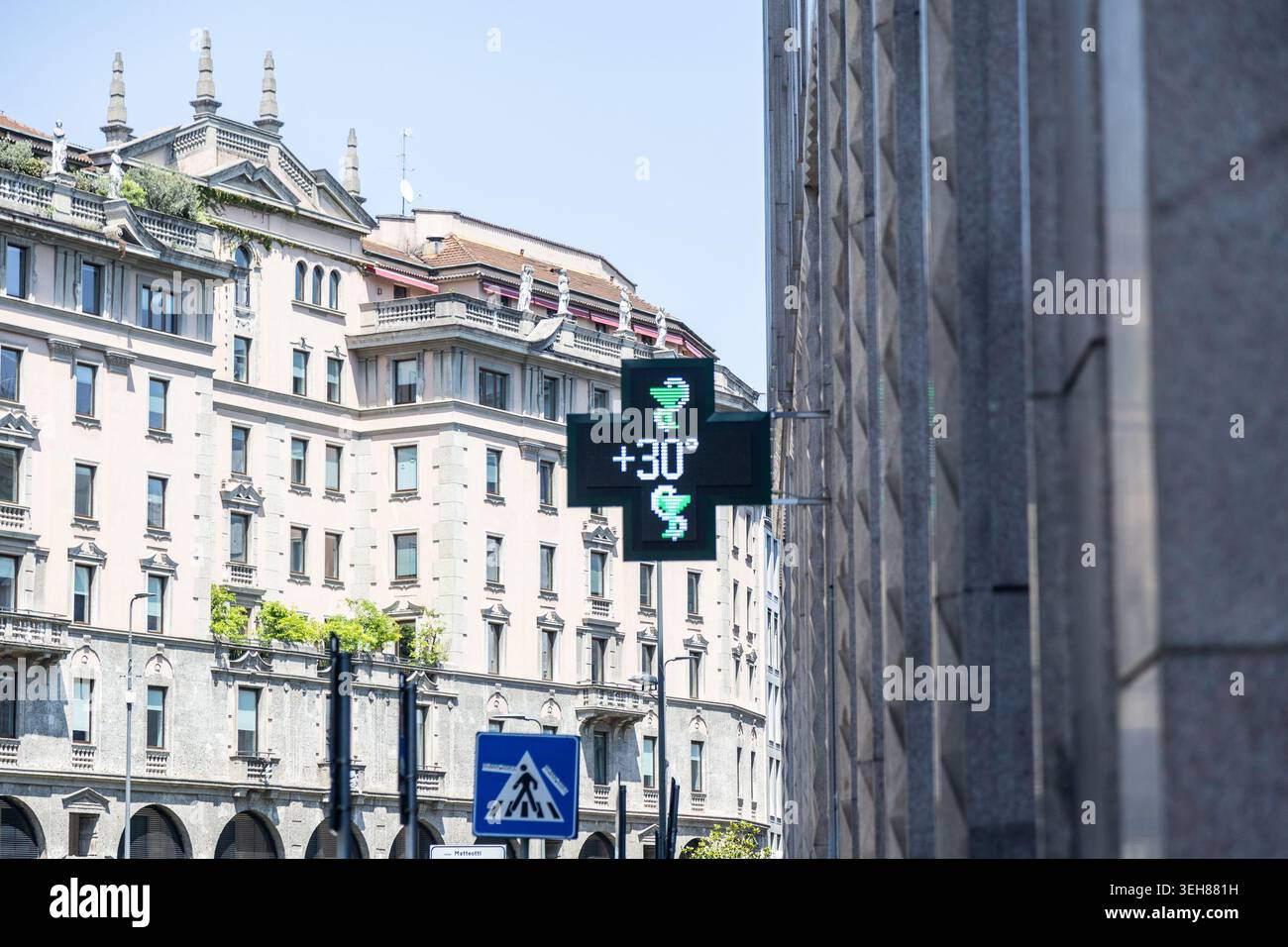 IPA84995240 - Milan, Piazza del Duomo, 05/23/2026, Heatwave, summer on ...