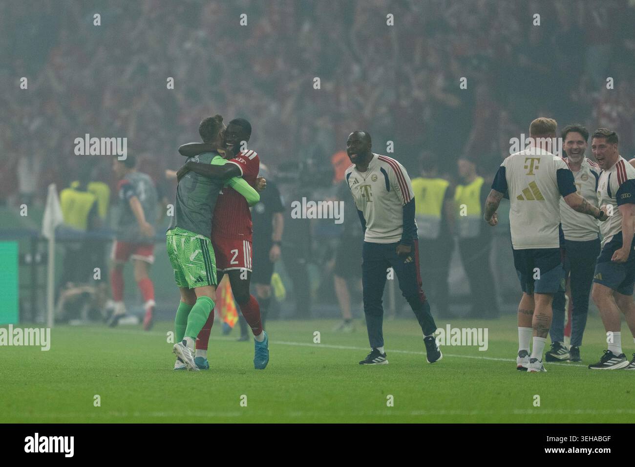 Goal [goal] at 0:2 Harry Kane (FC FC Bayern Munich, #9), celebrates ...