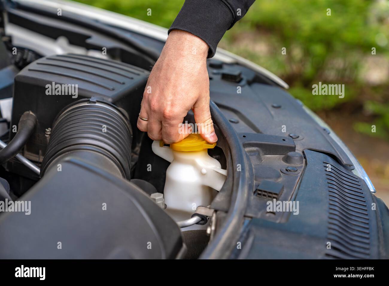 Inspecting vehicle fluid reservoirs. Simple inspection of vehicle ...