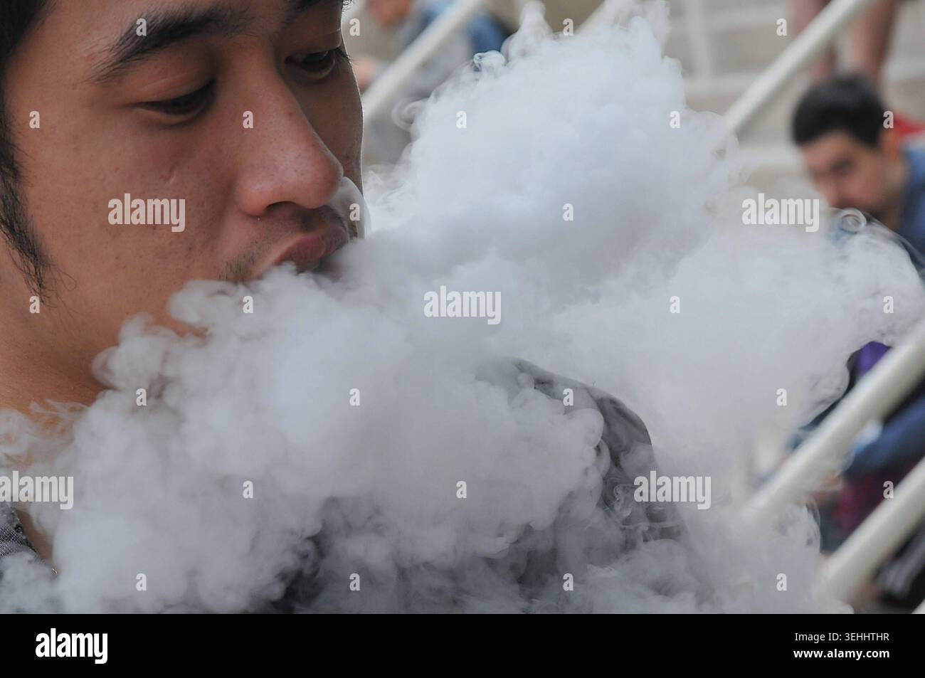 San Diego/california/ 27 Septemper 2019 ,Some vaping at Twichcon event ...