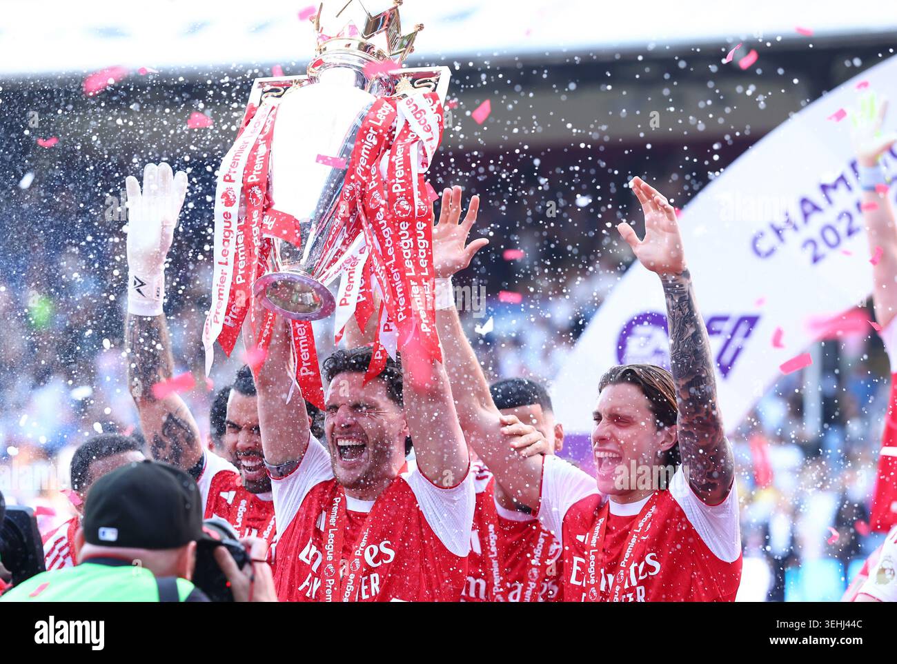 London England 24th May 2026 Declan Rice Of Arsenal Lifts The Trophy london-england-24th-may-2026-declan-rice-of-arsenal-lifts-the-trophy