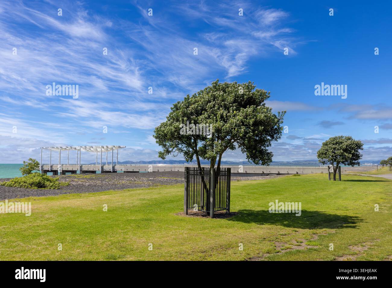 Waterfront viewing platform hi-res stock photography and images - Alamy