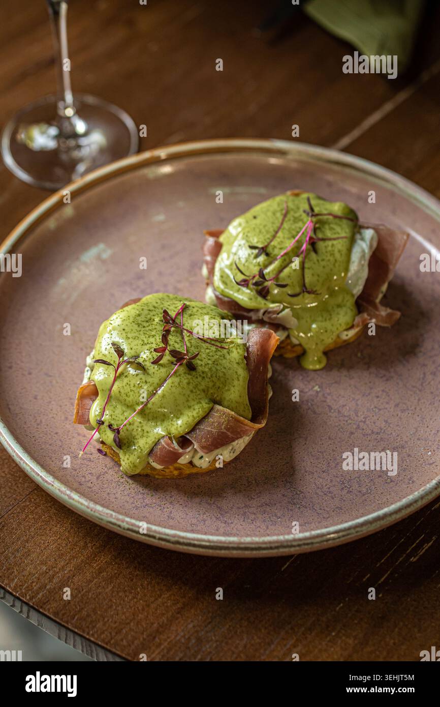 Eggs benedict with prosciutto and hollandaise Stock Photo