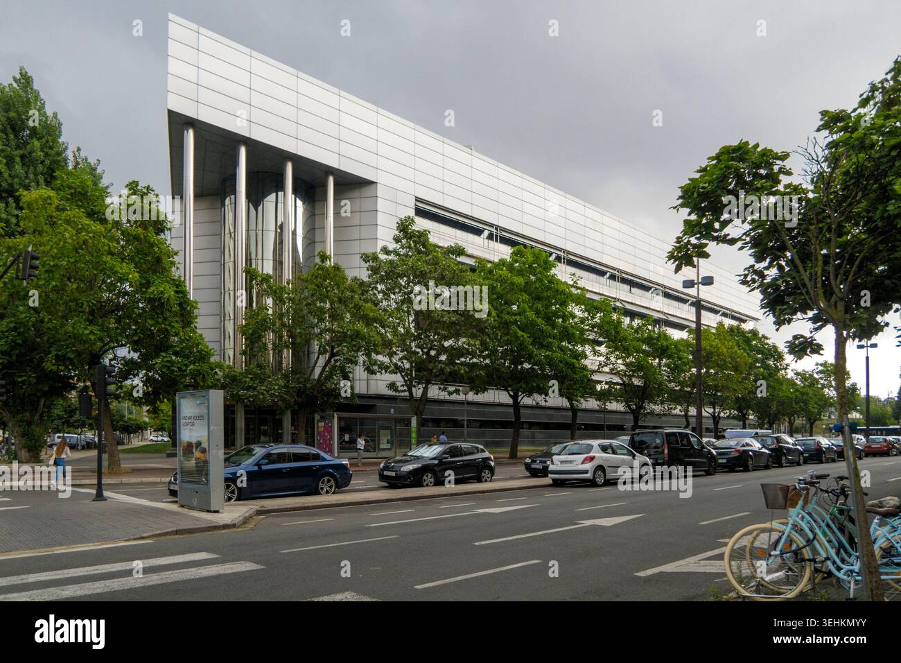 Palacio de Justicia on Avenida Gasteiz in Vitoria-Gasteiz, Spain, featuring modern architecture on a cloudy day Stock Photo