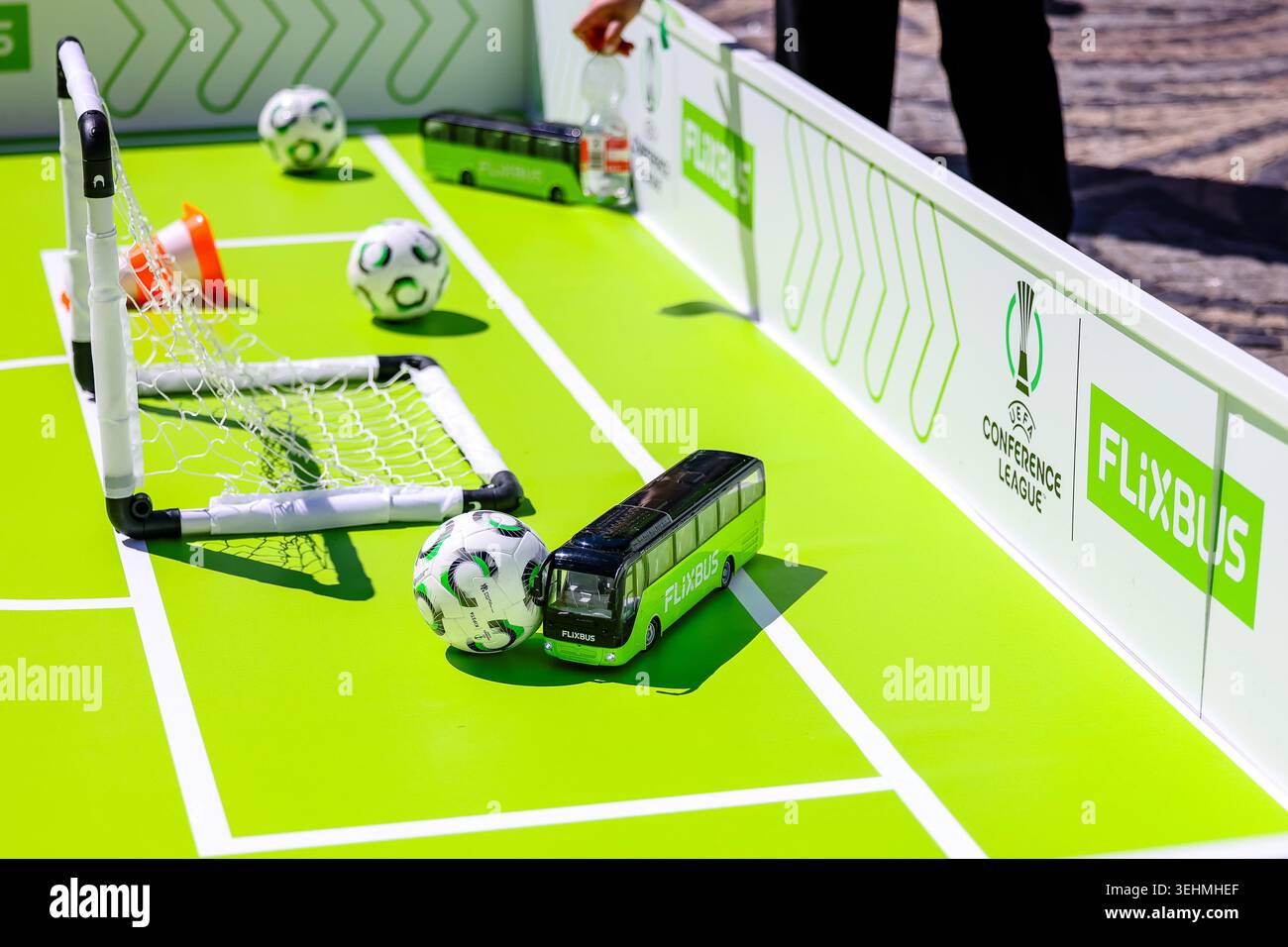 Flixbus Mini Fussball, Flixbus am Ball hinter dem Tor, GER, Fanfest ...