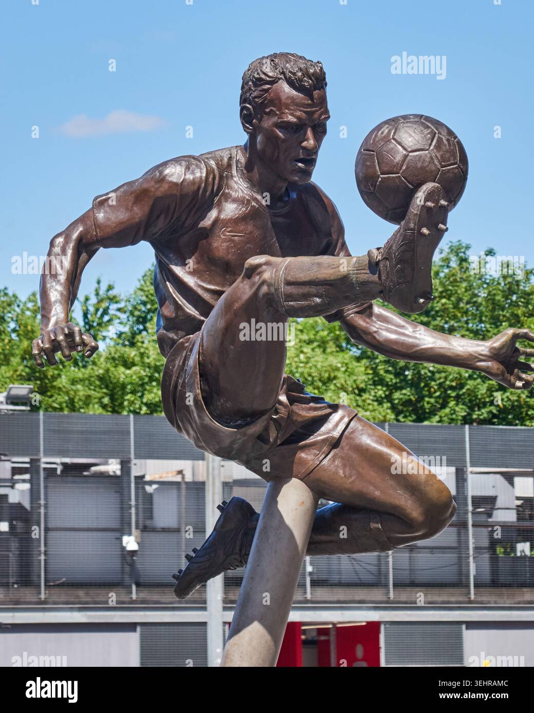 Football celebrating dennis bergkamp hi-res stock photography and