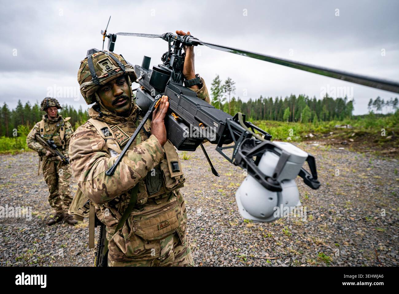 British Army soldiers from 3 Rifles carry a single-rotor helicopter ...