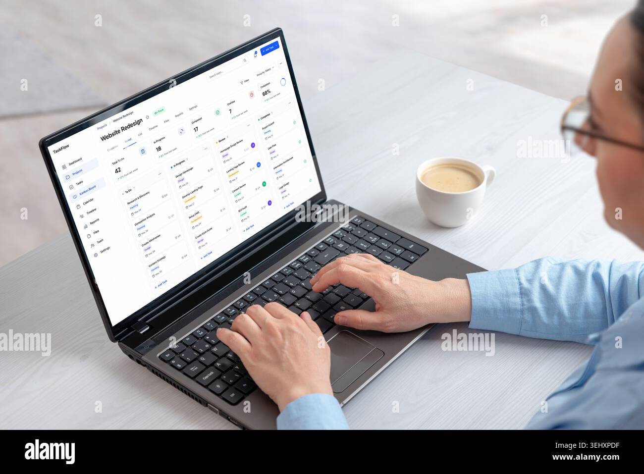 Project management dashboard displayed on laptop during remote workflow session, featuring task organization, planning tools and productivity analytic Stock Photo