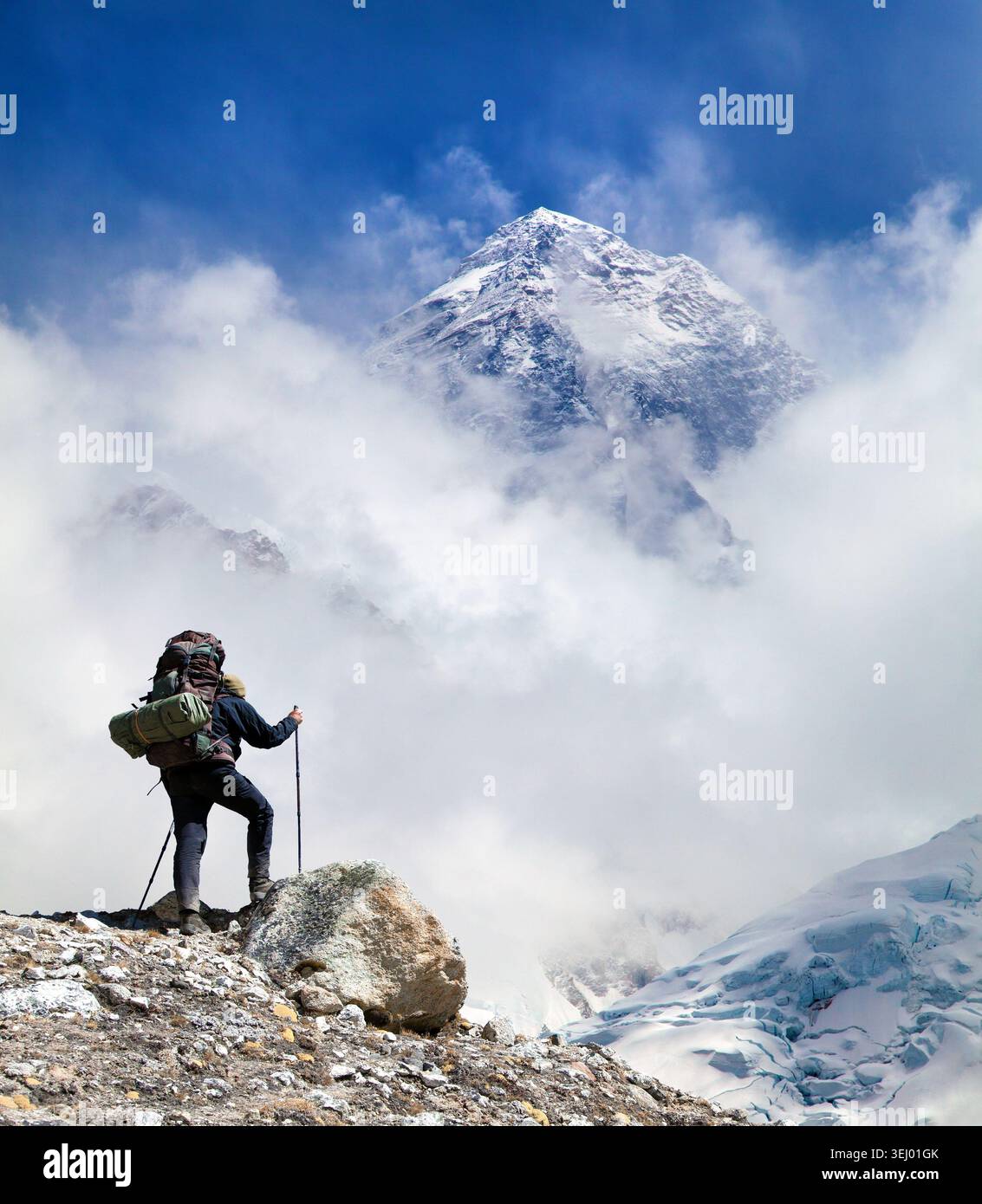 Nepal himalaya mount everest 8848m hi-res stock photography and
