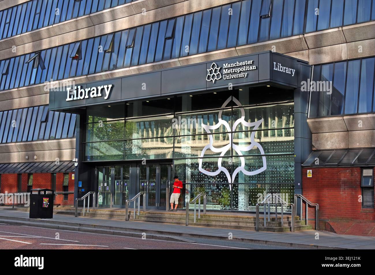 Manchester Metropolitan University library on Oxford Road, Manchester, England, UK. Stock Photo