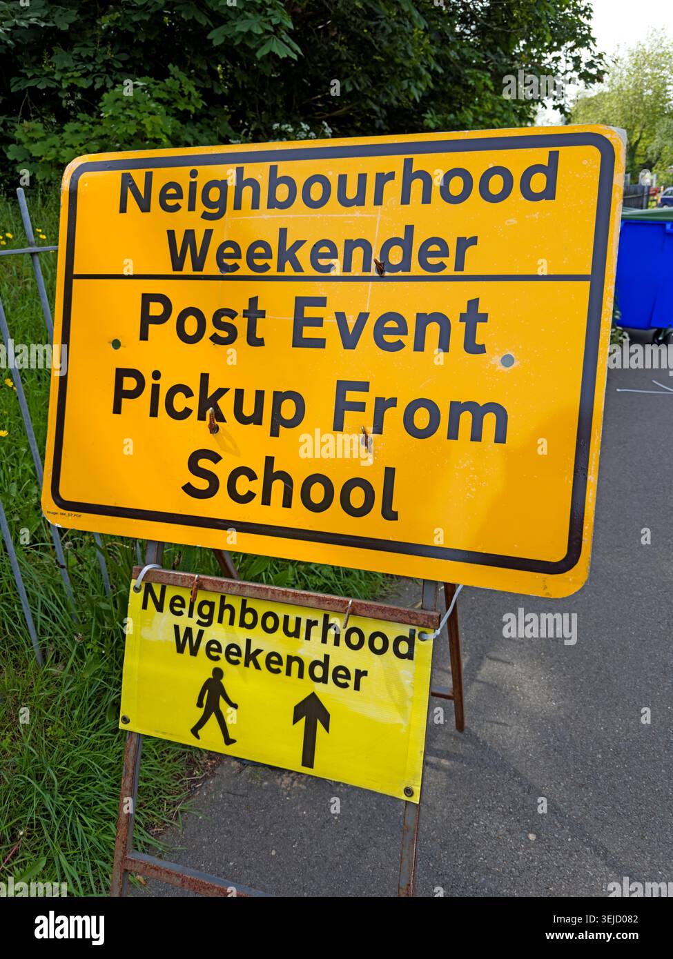 Warrington Neighbourhood Weekender post-event school pickup traffic sign, Cheshire, England, UK. Stock Photo