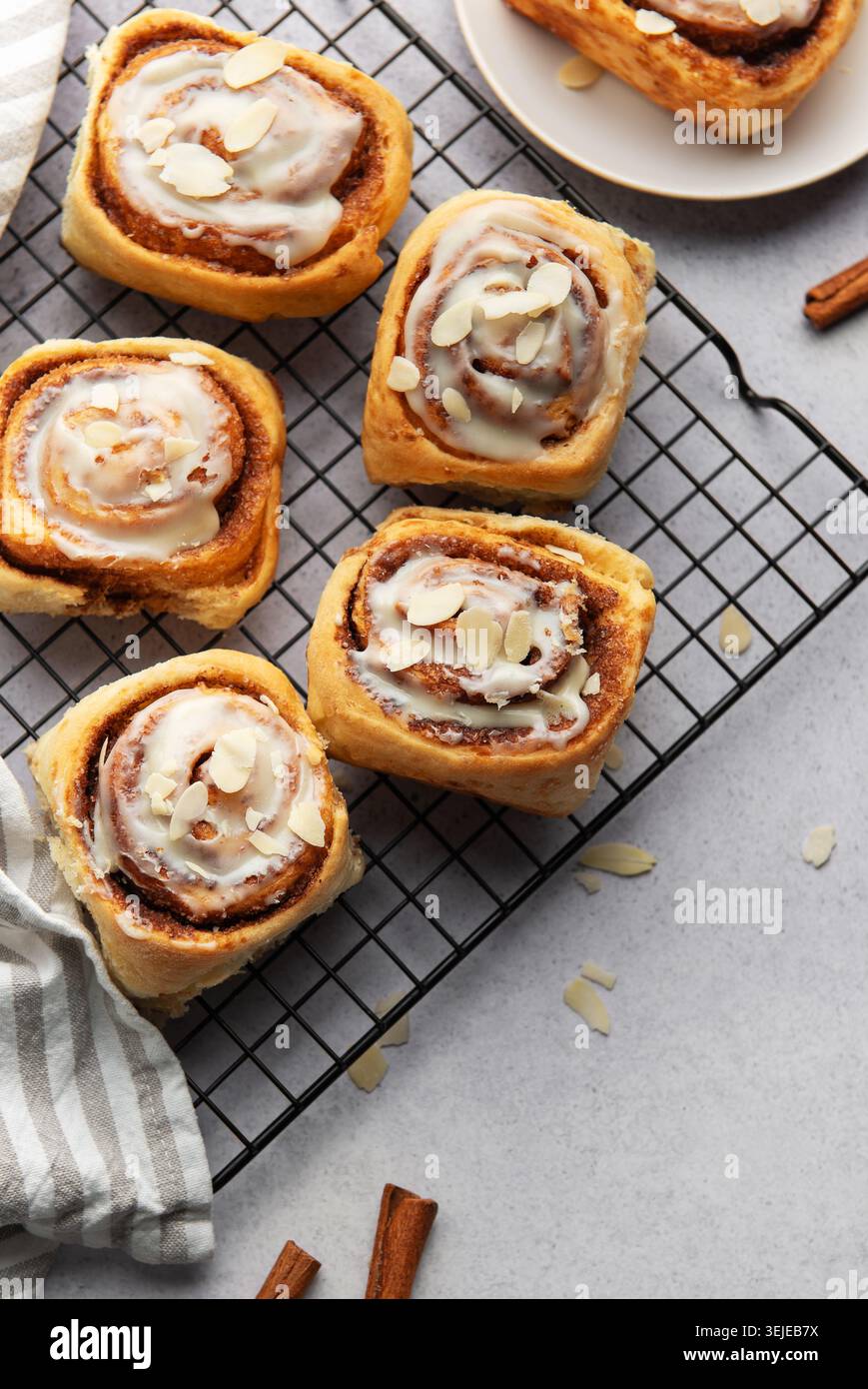 Freshly baked cinnamon rolls cooling on a wire rack Stock Photo